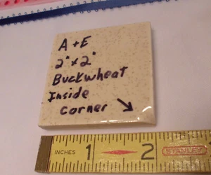 Azulejo de esquina interior nariz de toro superficie cerámica trigo sarraceno 2" X 2" X 5/16"; años 50 - Imagen 1 de 6