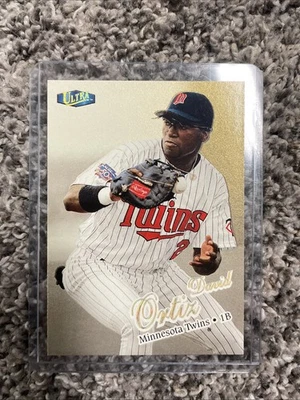 David Ortiz 1998 Ultra Oro Medallón Paralelo SP Gemelos Medias Rojas Salón de la fama Foto 1 de 2