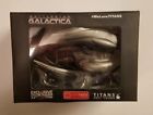 EXKLUSIVES BEUTEKISTE STOFF: TITANS Battlestar Galactica CYLON Raider Neu im Karton LC-02