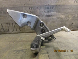 Reposapiés derecho Suzuki GSF 1200 SA WVCB C1271 - Imagen 1 de 3