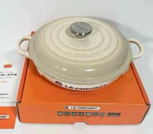 Le Creuset Shallow Casserole Braiser Dune Almond 22cm Round New From JP 254542H - Picture 1 of 11