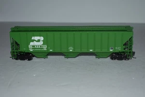 HO Scale Athearn Burlington Northern 3-Bay Covered Hopper 456769 C54381 - Picture 1 of 3