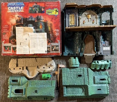 Mattel 2002 Masters Of The Universe MOTU CASTLE GRAYSKULL JUEGO en caja en muy buena condición Foto 1 de 4