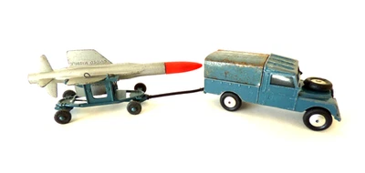Corgi Gift Set 3 [ 350 & 351 ] R.A.F. Landrover & Thunderbird Missile - Image 1 of 4