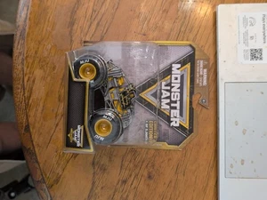 Monster Jam Spin Master Edición Limitada 1:64 Monster Jam Exclusivo Universitario - Imagen 1 de 2