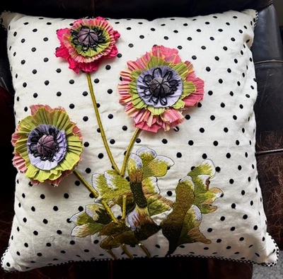 MACKENZIE-JARDÍN DE CORTE PARA NIÑOS, ALMOHADA A CUADROS CORTESANOS Foto 1 de 2