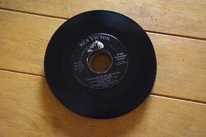 PERRY COMO "KISS ME AND KISS ME / TOMBOY" 45 RPM 7" RECORD [4B3-79] - Picture 1 of 4