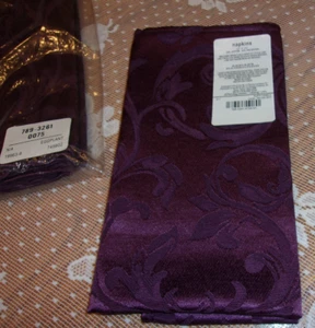Juego de 4 servilletas de tela JC Penney - púrpura berenjena - mezcla de algodón - polietileno - ¡Nuevo! - Imagen 1 de 4