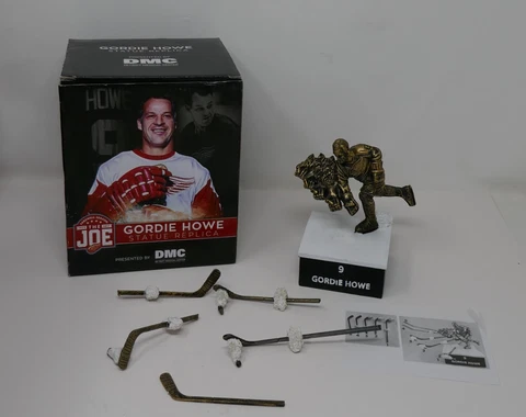 DMC Detroit Red Wings Gordie Howe #9 NHL Farewell Joe Louis Replica Statue NEW Cover
