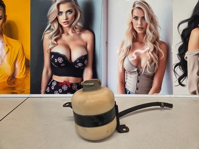 1970 年代 正品 MAZDA ROTARY RX4 RX3 Radiator Overflow 瓶子和支架 — 第 1/4 张图片