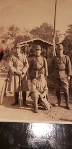 FOTO ORIGINAL JAPONESA DE SOLDADOS ESPADAS BICICLETA COLECCIONABLE SEGUNDA GUERRA MUNDIAL   - Imagen 1 de 3
