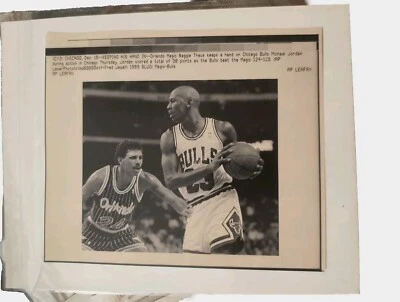 1989 NBA BASKETBALL MICHAEL JORDAN LASER PHOTO CHICAGO BULLS REGGIE THEUS HOF  - Image 1 of 4