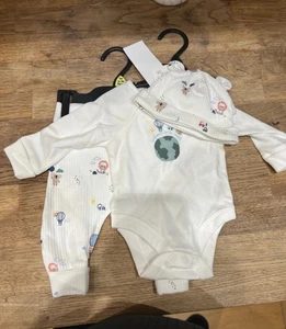 3 Piece Unisex Baby Set | Up To 1 Month - NWT - Picture 1 of 6