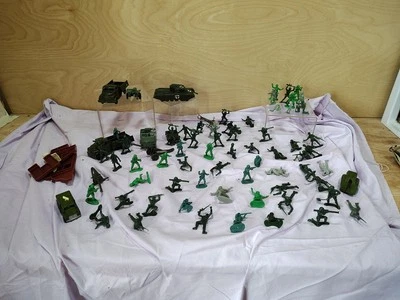 Lote Vintage de Homens do Exército, Caixa de Fósforos Tanque do Exército e Outros Veículos do Exército (TY50) - Imagem 1 de 4