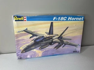 1/48 Revell US Navy F-18C Hornet Jet Fighter Model Kit 4821 - Sigillato - Foto 1 di 8