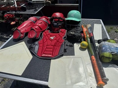 Juego de equipo Easton Gametime Catchers con casco de bateo murciélagos entrenamiento pelota guantes Foto 1 de 4