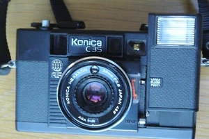 Appareil photo argentique 35 mm KONICA C35 AF Point & Shoot - Photo 1/7