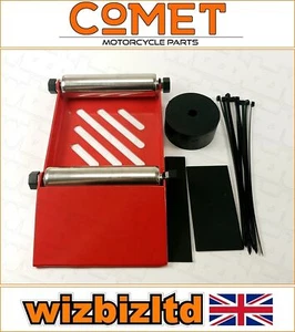 Soporte de rodillos de rueda rojo Comet para mantenimiento y limpieza con lazos de bloqueo de freno - Imagen 1 de 12