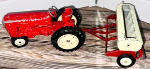 Vintage International Traktor Druckguss mit Getreidebohrmaschine Sämaschine 1/16 Dachbodenfund Ertl - Bild 1 von 5