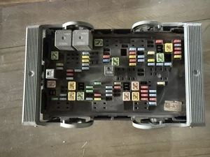 ✅07 - 09 Chevrolet GMC Cadillac Fuse Junction Box Relay Power Block 25905683 OEM - Picture 1 of 3
