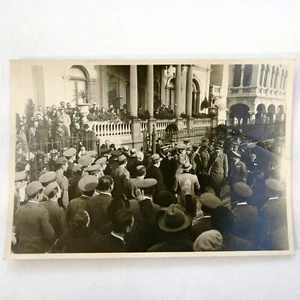 Foto del Generale I. Balbo accompagnato dalle Autorità e dai Trasvolatori - Picture 1 of 2