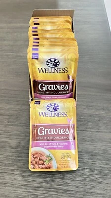Productos para mascotas Wellness Graves de comida para gatos con trozos de atún y caballa en salsa 3 oz Foto 1 de 4