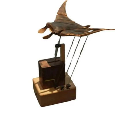 Handgefertigter Mantarochenautomat aus Holz - Wiederaufladbare Schreibtischskulptur mit Lifeli - Bild 1 von 4