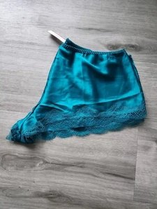 Victoria Secret Satin & Lace Sleep Shorts Teal Size Large NWT - Picture 1 of 4