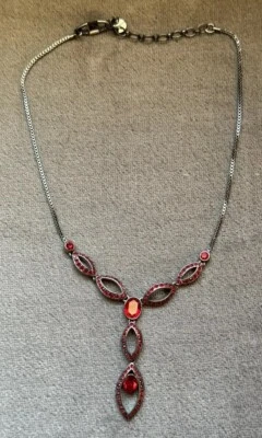 "Collar Givenchy Y-Drop 17,5"" con hermosos cristales rojos muy elegante" Foto 1 de 4