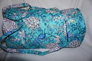Vera Bradley GESTEPPTE GROSSE REISETASCHE SPORTTASCHE PFAU GARTEN NEU MIT ETIKETT - Bild 1 von 3