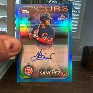 Debut Topps Pro 2024 - Adan Sanchez #PD-42 lámina azul automático/150 (RC) Chicago Cubs - Imagen 1 de 2