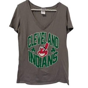 Cleveland Indians Chief Wahoo Damen Größe L V-Ausschnitt T-Shirt Campus Lifestyle - Bild 1 von 13