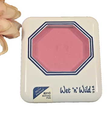 Maquillaje rubor vintage Wet 'n' Wild en polvo acabado seda CUMPLEAÑOS ROSA 831C sellado Foto 1 de 4