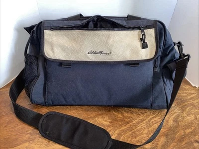 Bolsa de viaje grande para pañales Eddie Bauer azul marino y tostado gamuza con cambiador Foto 1 de 4