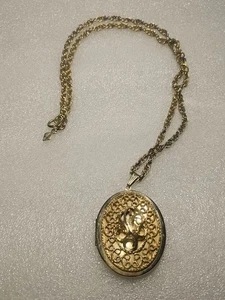 Vintage Sarah Coventry Gold Tone Locket Pendant Necklace 24 in - Picture 1 of 5