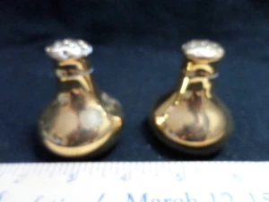 Small gold salt & pepper shakers with label that reads "Limoges Bonita China" - Picture 1 of 3