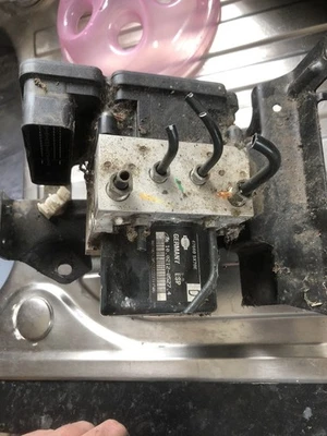 NISSAN navara   ABS pump 2.5 dCid40 2006 - 2015 47660 5x70e brake Complete - Image 1 of 4