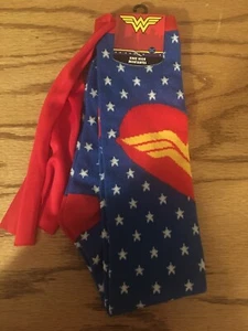 DC Comics Wonder Mujeres Calcetines Altos a la Rodilla con Capa y Estrellas Talla: 9-11 ~TOTALMENTE NUEVOS~ - Imagen 1 de 3