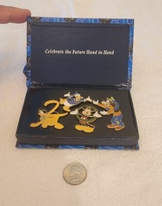 DISNEY WORLD 2000 CELEBRATE THE FUTURE HAND IN HAND 4 PIN BOX SET