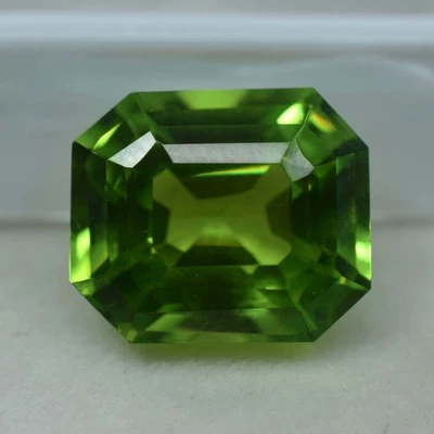 A+ Quality 10.80 Ct Natural GREEN Peridot EMERALD Cut CERTIFIED Loose Gemstone. - Image 1 of 4