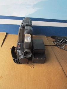 VHS CAMCORDER / RECORDER HITACHI VM 2800AM . X24 DIGTAL ZOOM Fully Automatic Ai - Picture 1 of 6
