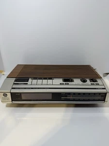 General Electric GE Digital Alarm Clock Radio Model 7-4634B Tested - Picture 1 of 9