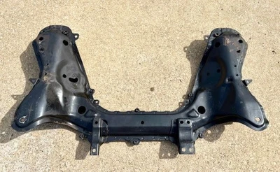 Subchasis delantero/base del motor 86-91 Mazda RX7 FC3 Turbo y NA buen usado Foto 1 de 4