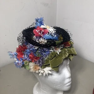 Cappello Schiaparelli vintage anni 50 floreale, paglia verde ricoperto di fiori Parigi - Foto 1 di 12
