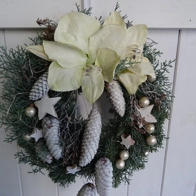 Türkranz Adventskranz Türdekoration Kranz Amaryllis Zapfen Sterne weiss LED - Bild 1 von 4