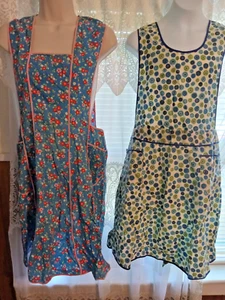 2 VINTAGE HANDMADE AMISH / PA DUTCH BUCKS COUNTY PA. LONG APRONS FLOWERS - Picture 1 of 13