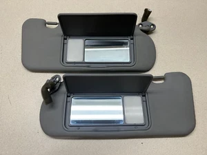 Kia Sorento 2008 pasajero derecho y conductor parasol izquierdo gris OEM - Imagen 1 de 3