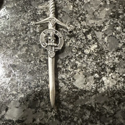 Prendedor de falda escocesa espada hombre PIENSA EN Foto 1 de 4