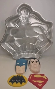 1977 DC Comics Wilton Batman & Superman Cake Topper Set & Cake Mold Pan - Picture 1 of 5