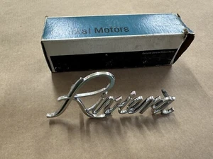 BUICK NOS GM # 1248329 RIVIERA FRONT FENDER SIDE EMBLEM - Picture 1 of 7